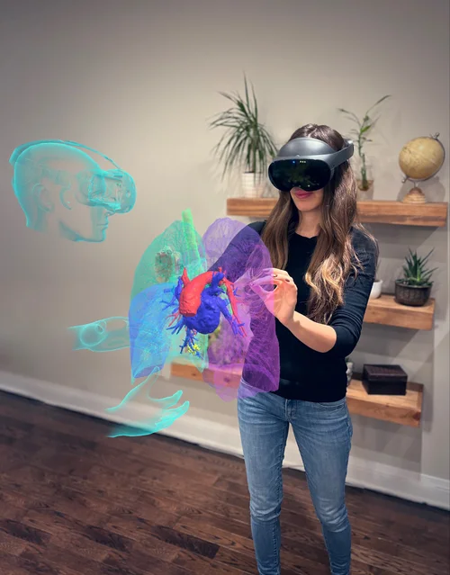 Explore anatomy in an immersive VR environment without desktop